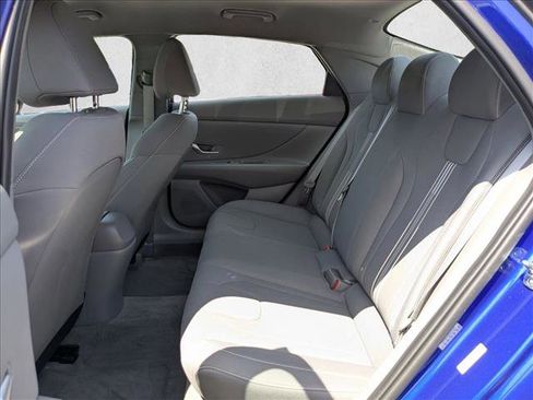 Used 2023 Hyundai Elantra SEL w/ Convenience Package FWD image 16