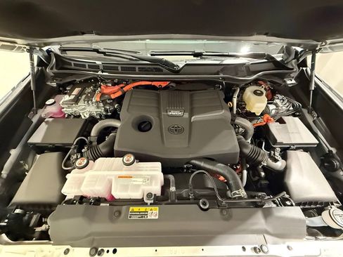 New 2026 Toyota Tundra Limited AWD/4WD image 10