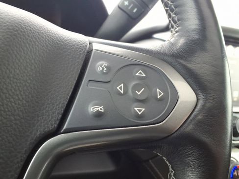 Used 2019 Chevrolet Suburban LT image 18