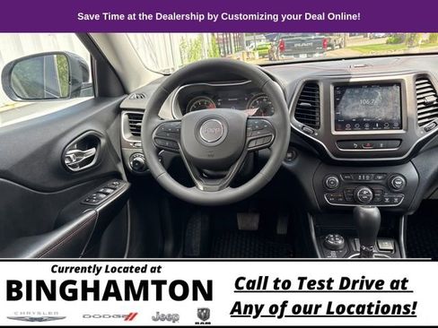 Used 2022 Jeep Cherokee Trailhawk image 20