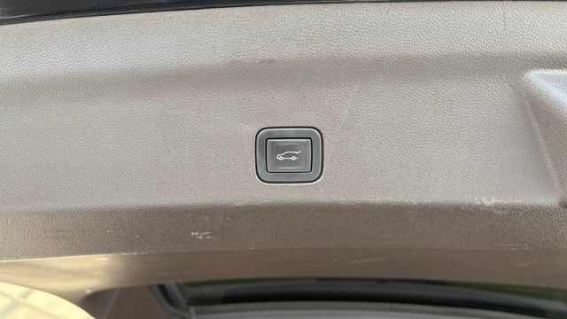 Used 2023 Cadillac Escalade Sport w/ LPO, ONYX Package AWD/4WD image 6