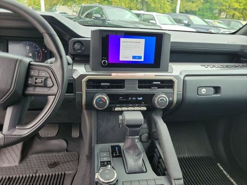 Certified 2026 Toyota Tacoma SR5 AWD/4WD image 18