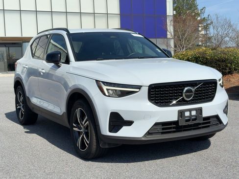 Certified 2024 Volvo XC40 B5 Core image 7