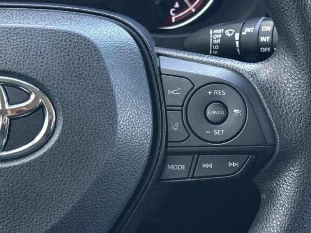 Used 2025 Toyota RAV4 XLE FWD image 15