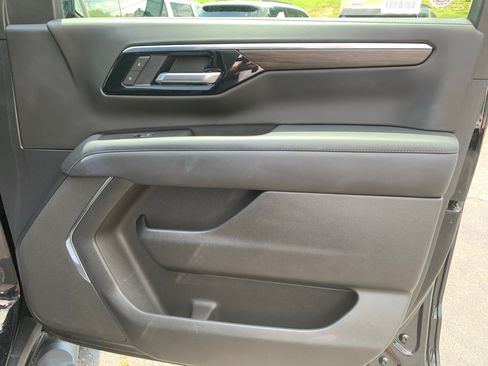 Used 2025 Chevrolet Tahoe Z71 AWD/4WD image 40