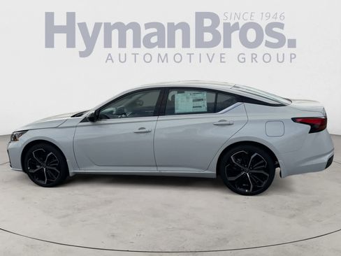 New 2025 Nissan Altima 2.5 SR w/ SR Premium Package FWD image 7