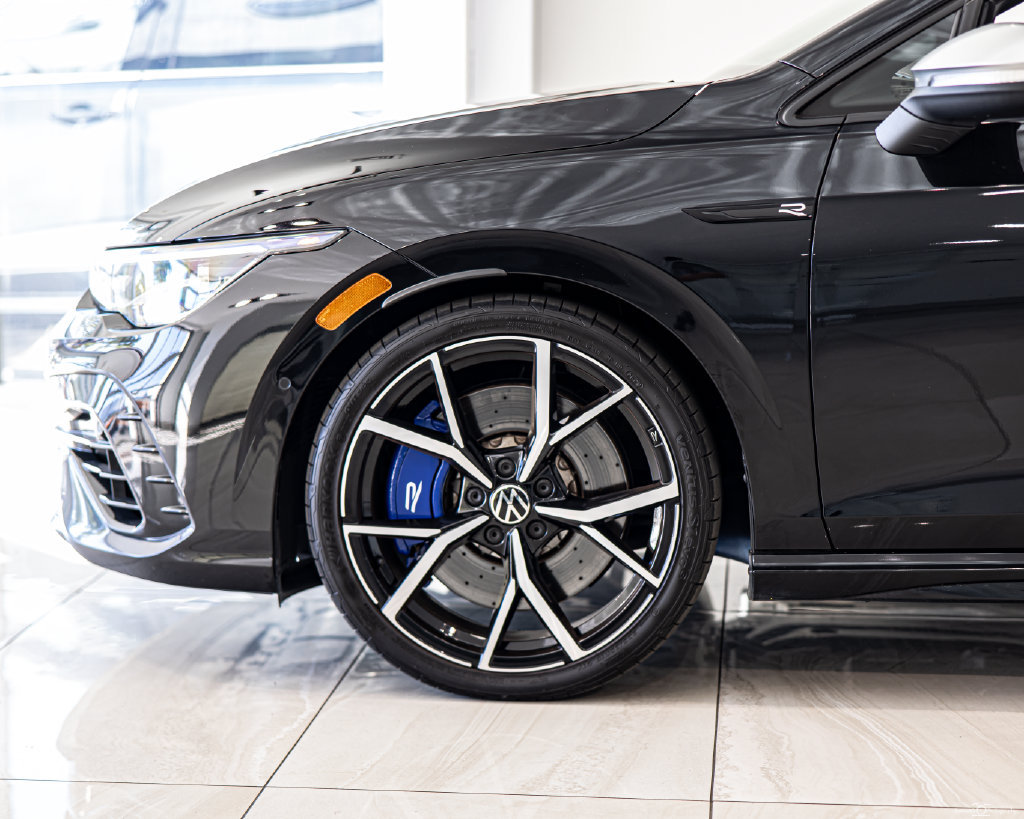 Used 2024 Volkswagen Golf R AWD/4WD image 8