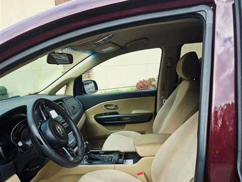 Used 2015 Kia Sedona LX w/ LX Convenience Package image 13