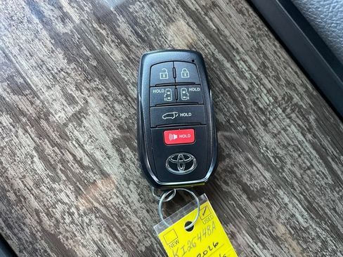 Used 2026 Toyota Sienna Platinum AWD/4WD image 27
