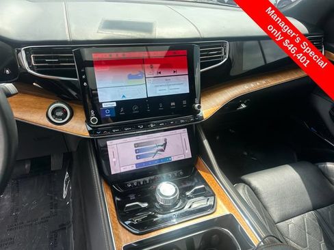 Used 2022 Jeep Grand Wagoneer Series III w/ Flexible Seating Group AWD/4WD image 24