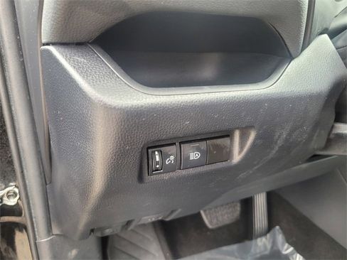 Used 2021 Toyota RAV4 XLE image 21