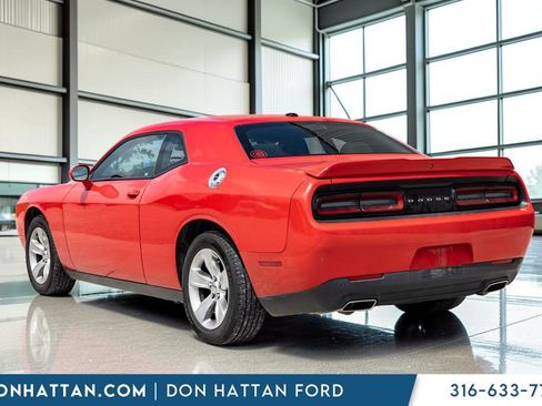 Used 2021 Dodge Challenger SXT w/ Driver Convenience Group RWD image 17