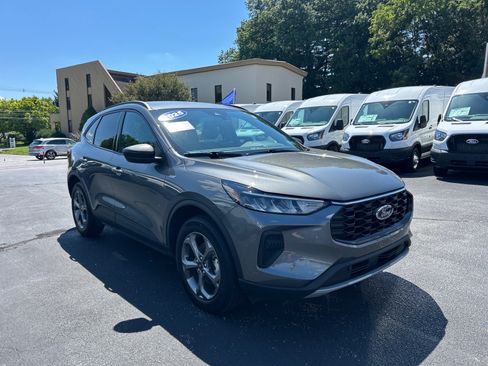 Certified 2026 Ford Escape ST-Line AWD/4WD image 3