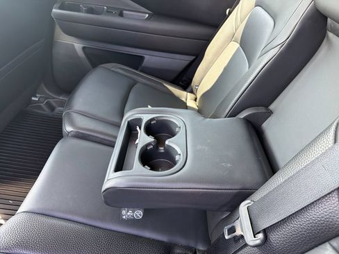 Used 2022 Nissan Pathfinder SL AWD/4WD image 34