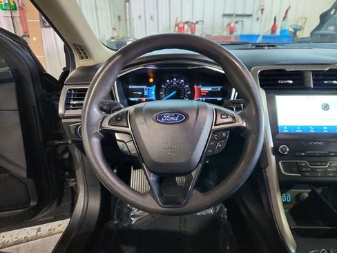 Used 2020 Ford Fusion SE image 11