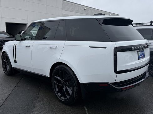 Used 2024 Land Rover Range Rover SE image 3