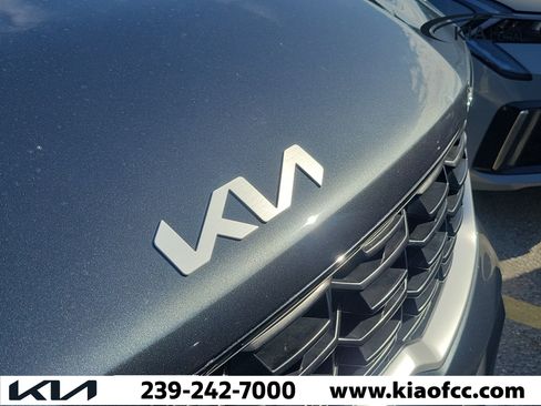 Used 2025 Kia Sorento LX FWD image 2