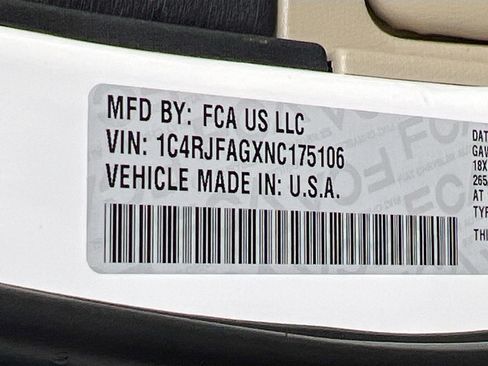 Used 2022 Jeep Grand Cherokee Laredo E AWD/4WD image 30