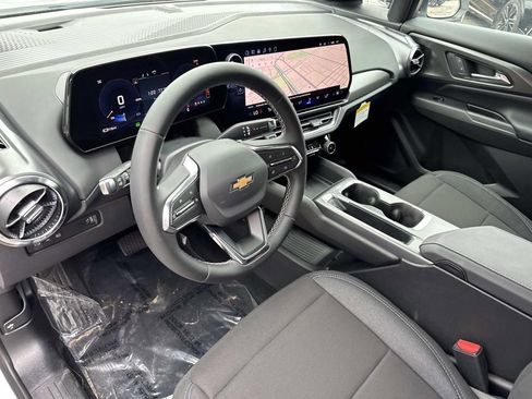 Used 2026 Chevrolet Equinox EV LT w/ Comfort Package FWD image 19