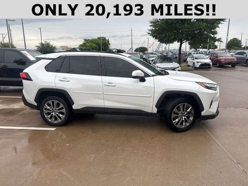 Used 2023 Toyota RAV4 XLE Premium image 2