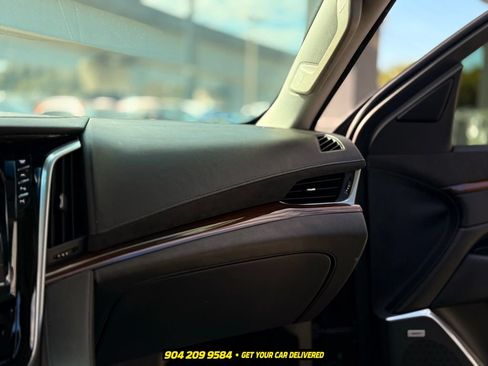Used 2019 Cadillac Escalade Luxury AWD/4WD image 17