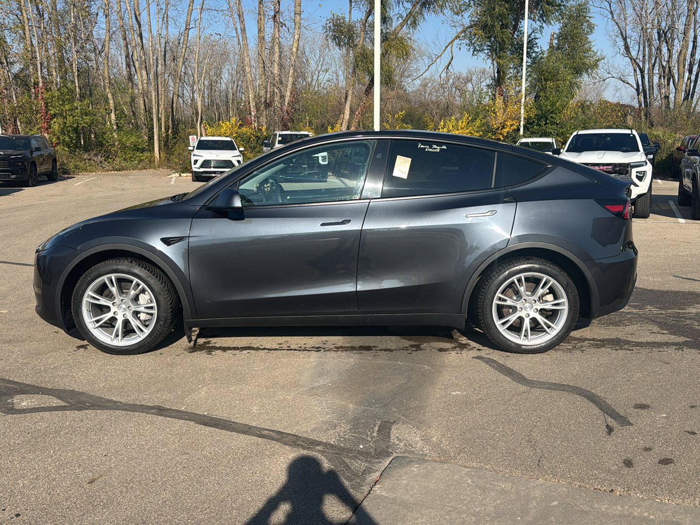Used 2024 Tesla Model Y Long Range AWD/4WD image 2