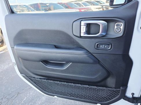 Used 2022 Jeep Wrangler Unlimited Sahara w/ Safety Group image 43