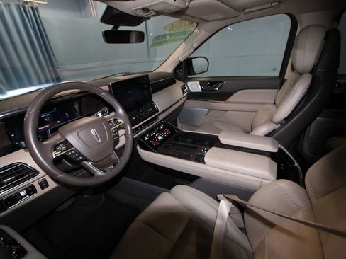Used 2024 Lincoln Navigator L Reserve image 2