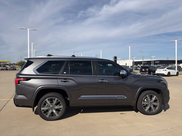 Used 2026 Toyota Sequoia Capstone AWD/4WD image 8