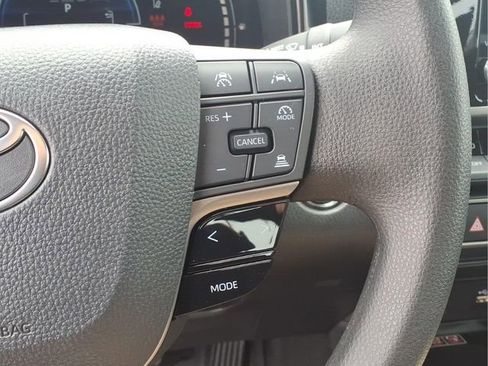 Used 2025 Toyota Camry LE image 17