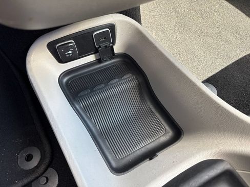 Used 2020 Chrysler Pacifica Touring-L FWD image 26