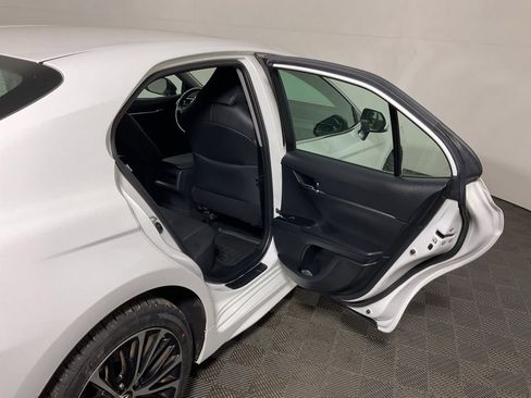Used 2018 Toyota Camry SE FWD image 32