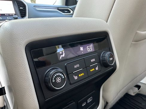 Used 2022 GMC Acadia Denali w/ Denali Technology Package image 22