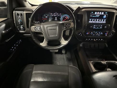 Used 2019 GMC Sierra 2500 Denali w/ Duramax Plus Package AWD/4WD image 11