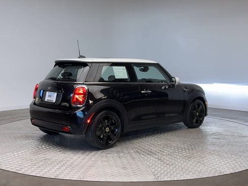 Certified 2024 MINI Cooper SE image 8