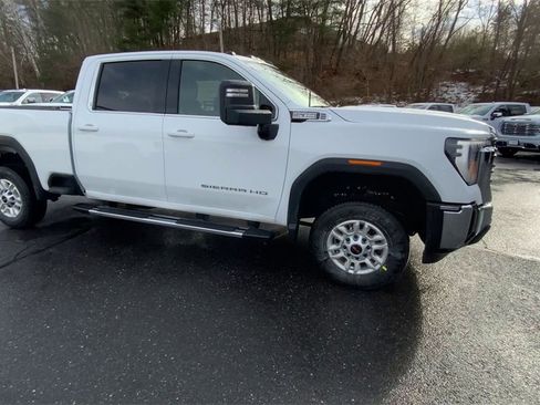 New 2026 GMC Sierra 2500 SLE image 2