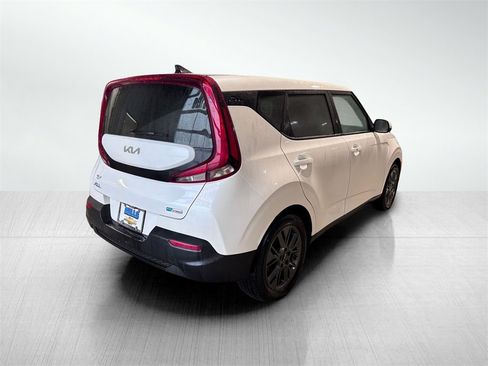 Used 2022 Kia Soul EX image 5
