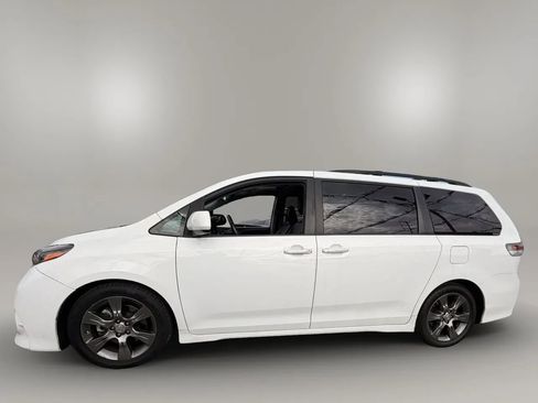Used 2015 Toyota Sienna SE w/ SE Preferred Package FWD image 9