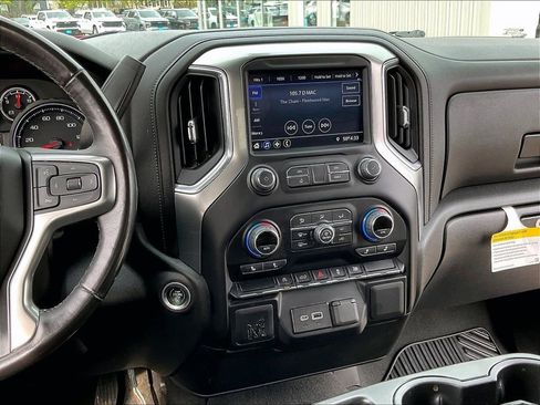 Used 2022 Chevrolet Silverado 1500 LT AWD/4WD image 18