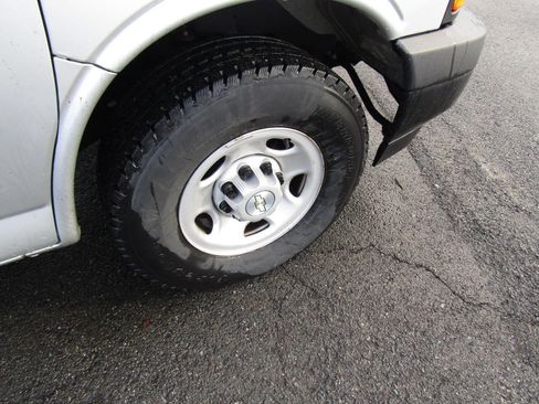 Used 2022 Chevrolet Express 2500 image 22