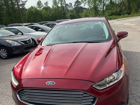 Used 2016 Ford Fusion SE FWD image 2