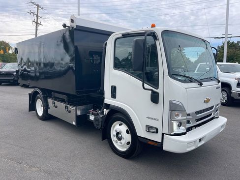Used 2024 Chevrolet Low Cab Forward RWD image 7