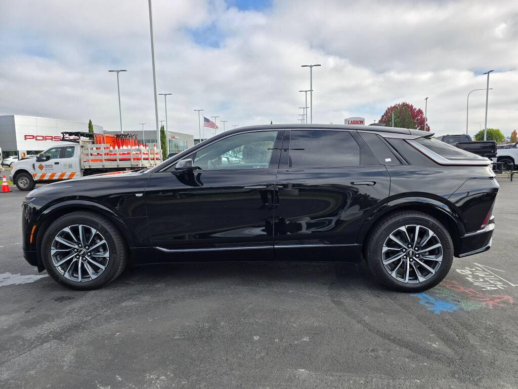 Used 2024 Cadillac Lyriq Sport AWD/4WD image 3
