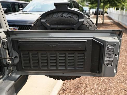 Used 2022 Jeep Wrangler Unlimited Sahara AWD/4WD image 35