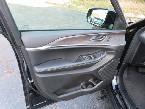 New 2025 Jeep Grand Cherokee Limited w/ Luxury Tech Group II image 22