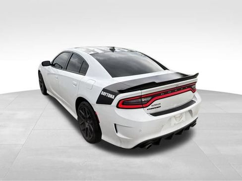 Used 2017 Dodge Charger R/T RWD image 5