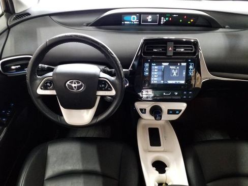 Used 2016 Toyota Prius Four Touring FWD image 3