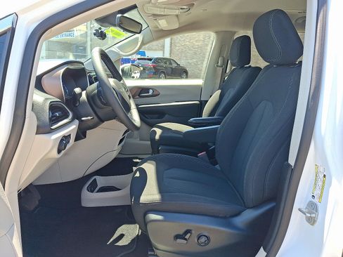 Certified 2023 Chrysler Voyager LX FWD image 14