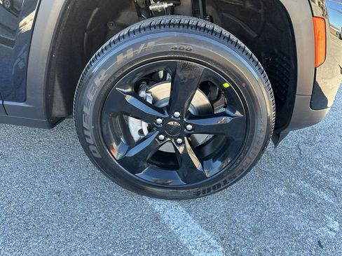 New 2025 Jeep Grand Cherokee Altitude image 41