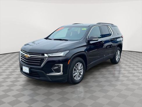 Used 2022 Chevrolet Traverse LT image 3